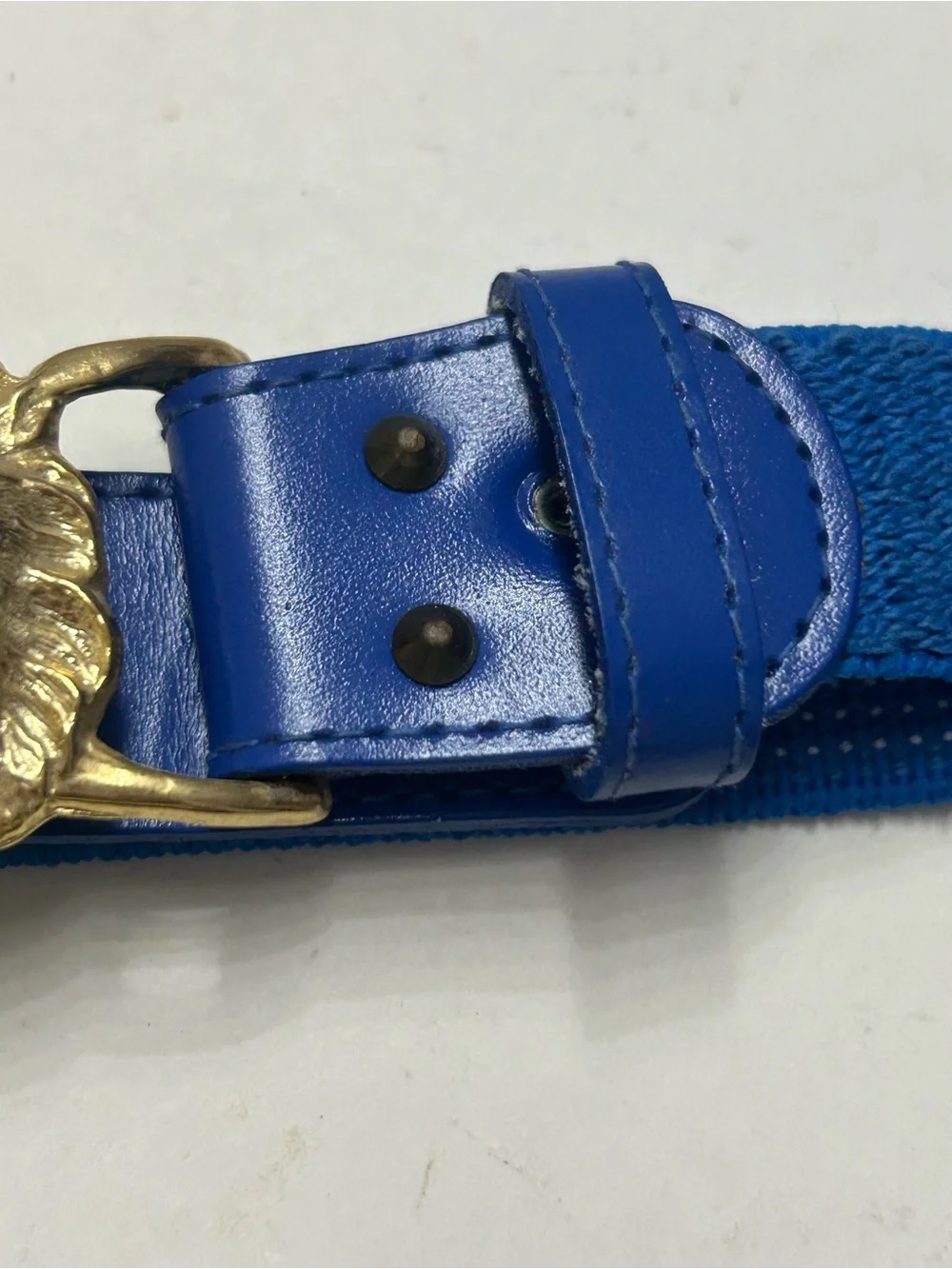 Vintage ANNE KLEIN for Calderon Blue Stretch Leather Belt Gold Lion Buckle 8491